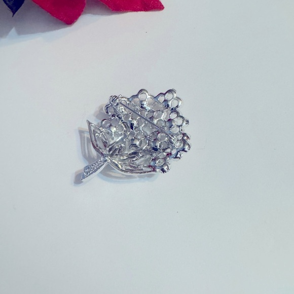 Sarah Coventry Rhinestonee flower bouquet brooch - Picture 2 of 2